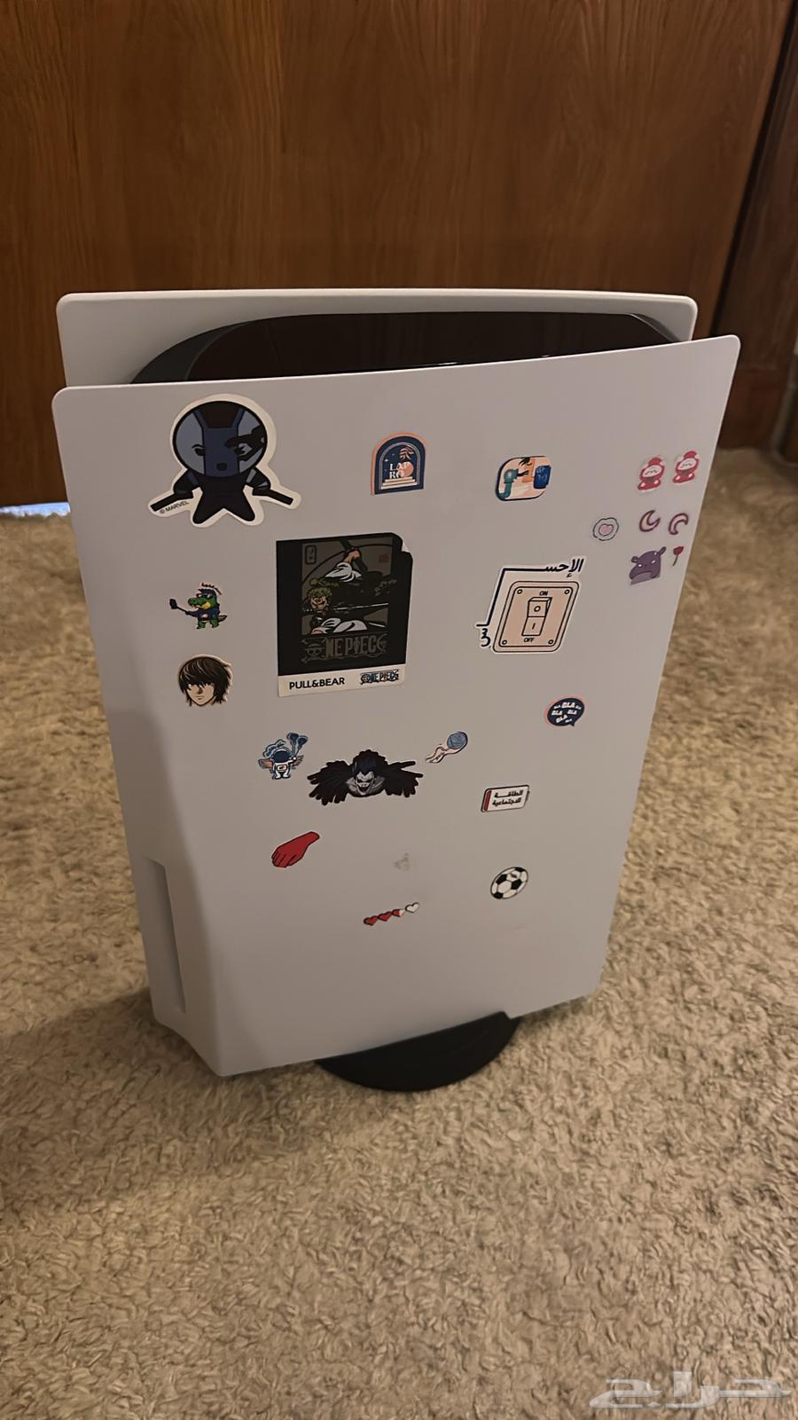 Sony 5 very clean with box and comes with two controllers64463196972289110