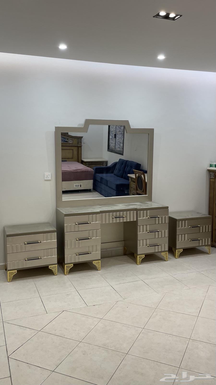 Two-piece set with a nearly new detailed design64462007693955110