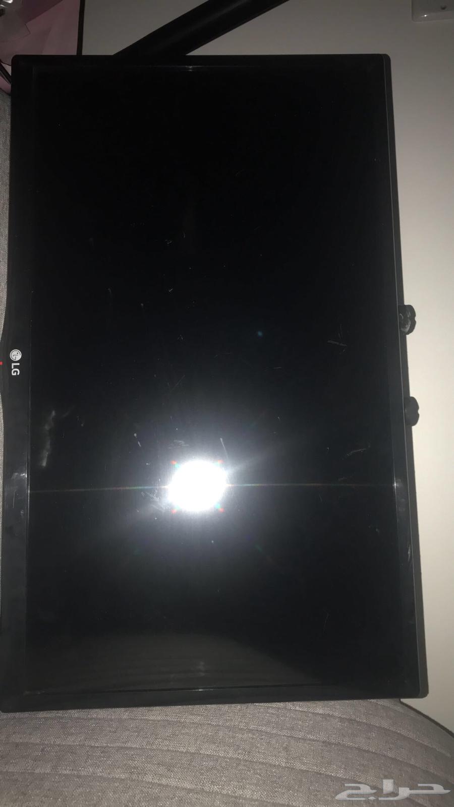 Sony 4 used with controller and screen, Sony is extremely clean, 1000 or 90064460775722626111