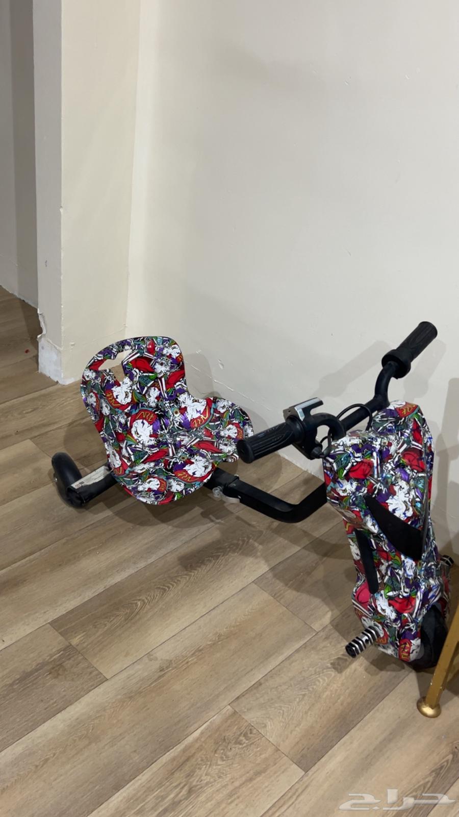 شاشتين شغال مفيه شي و المكيف شغال تبريده زين و سكوتر شغال64459914263937110