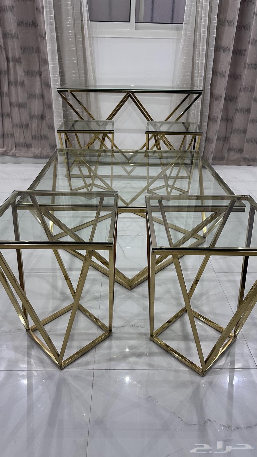 طقم طاولات استيل مع زجاج ومعها الكونسول جديده للبيع64461856929923110