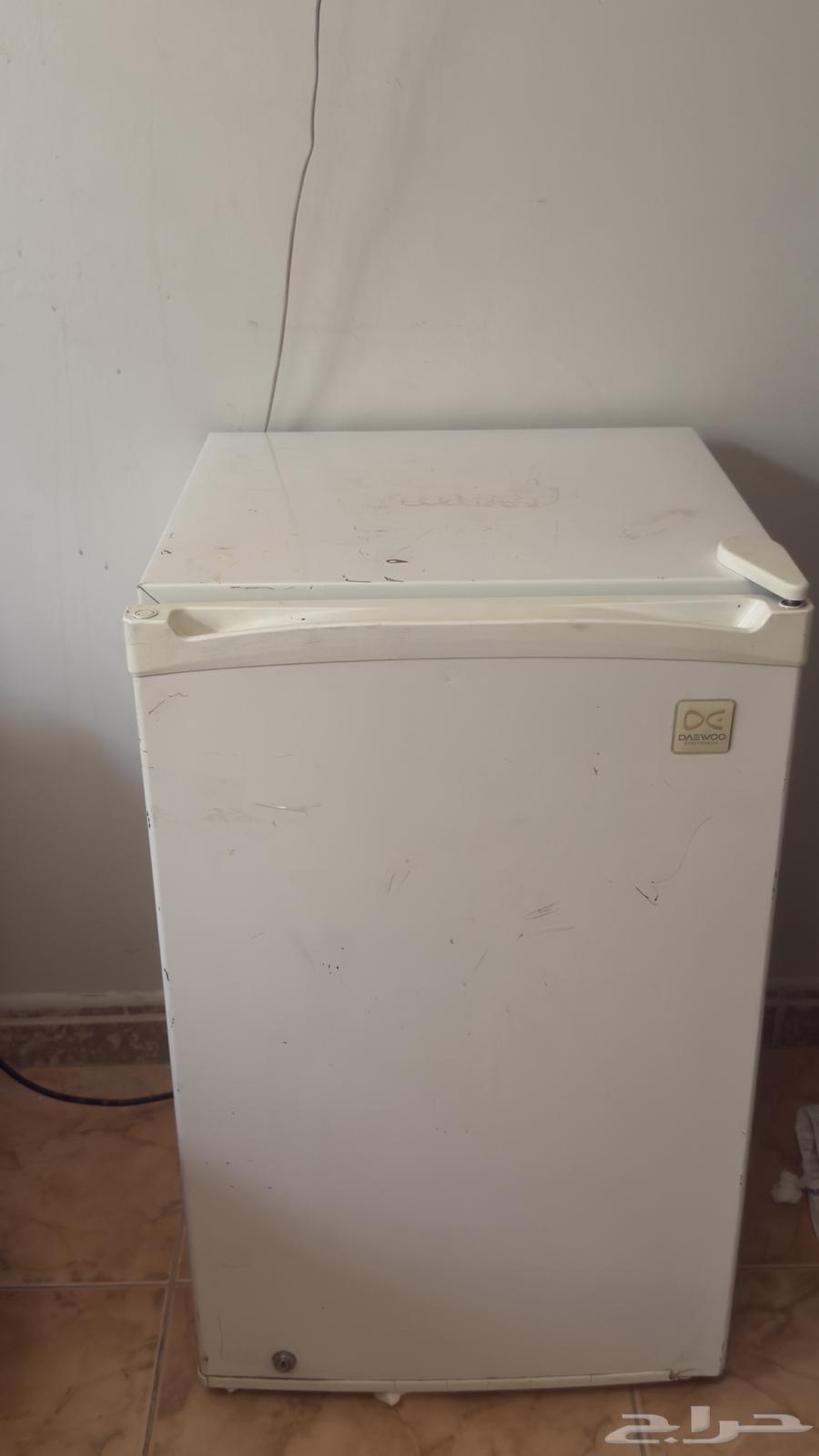 Refrigerator, windows, bed64461131444611110