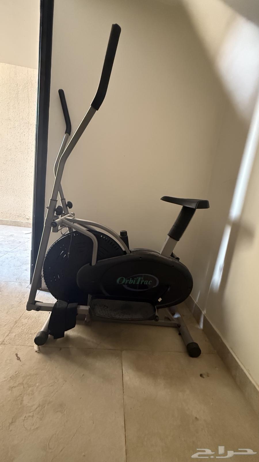 دراجه رياضه ثابته شبه جديده يبغالها شد صامل الرجل بس64462471958531112