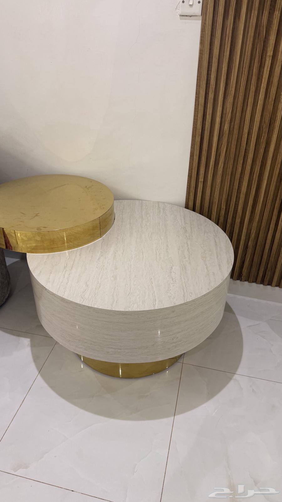 طاولة للبيع64457282631297111