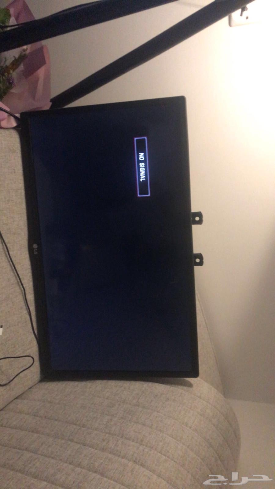 Sony 4 used with controller and screen, Sony is extremely clean, 1000 or 90064460775722626112