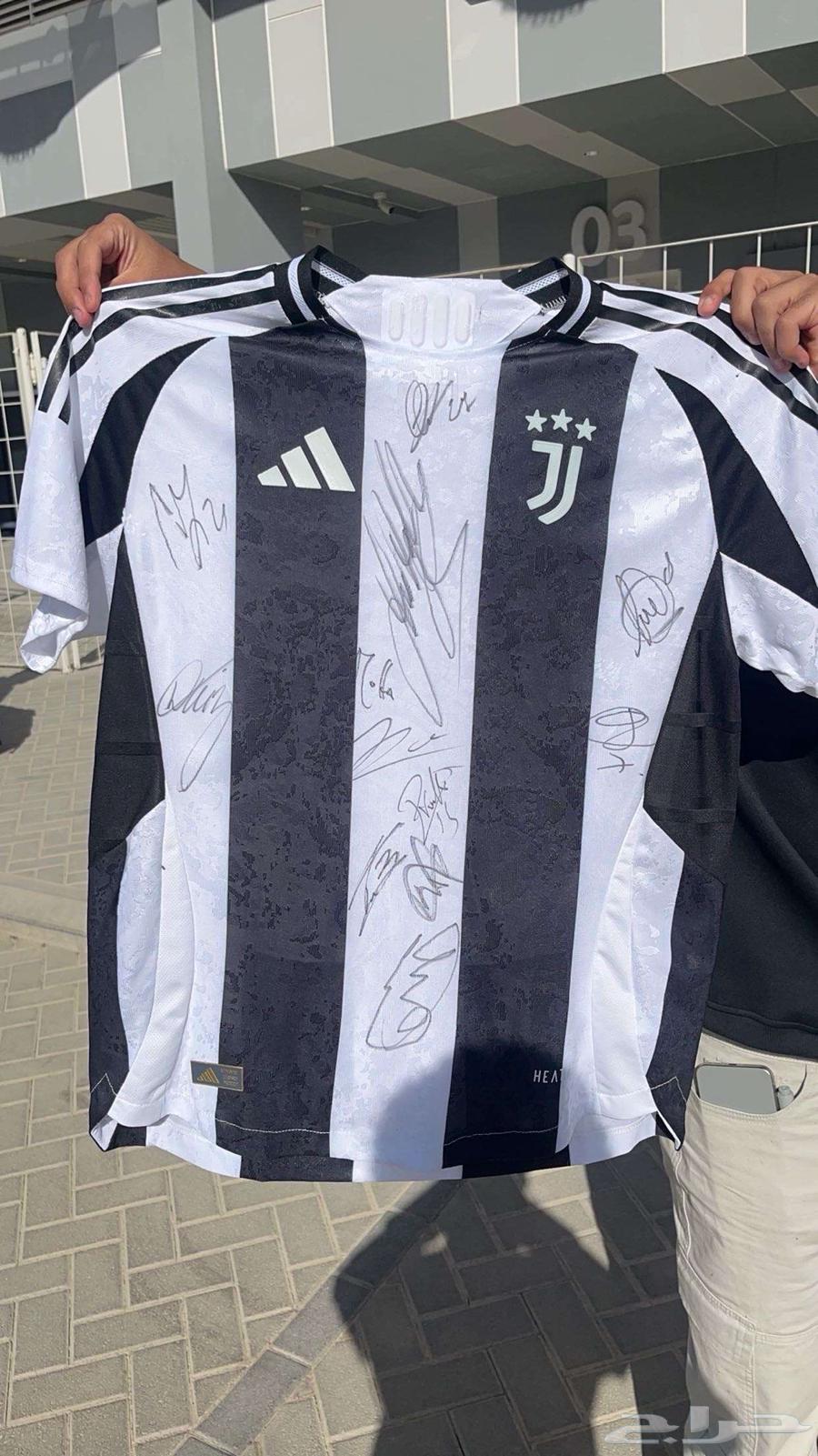 تيشيرت اليوفي موقع من جميع لاعبين اليوفي الحاليين (12 لاعب)64461691528321110