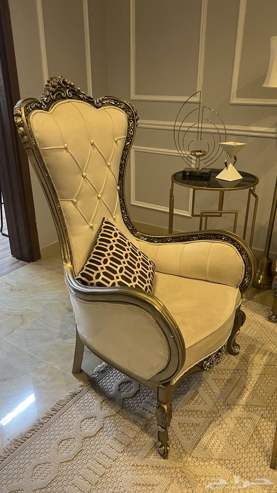 كنب من 3قطع وطاوله من 3قطع64460748572545110