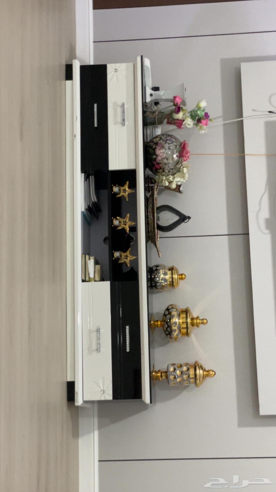 طاوله ابيض  واسود  نضيف64462076900482110