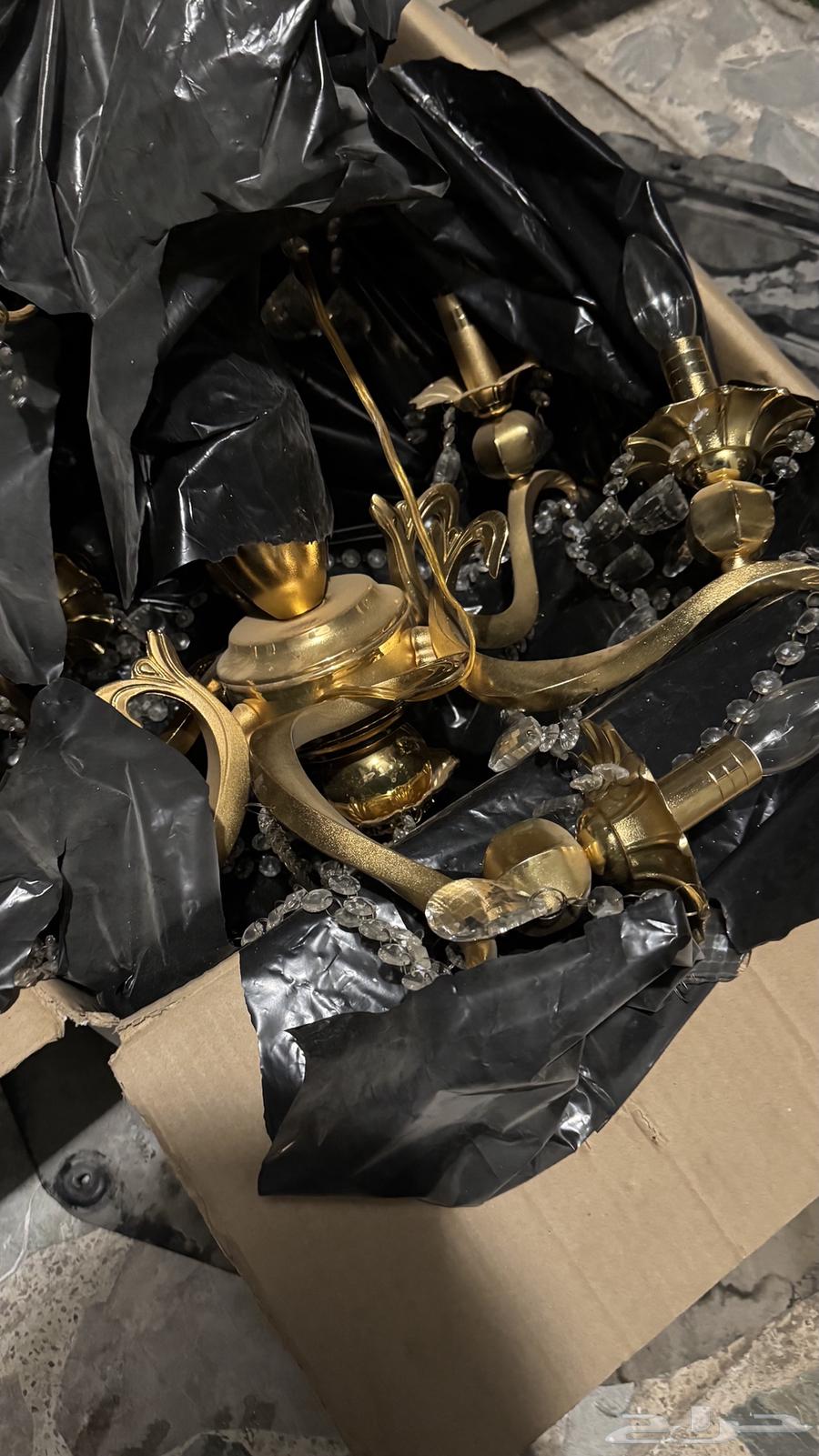 3 ثريات للبيع بحالة جيده جدا  مع لمباتها64463264796163111