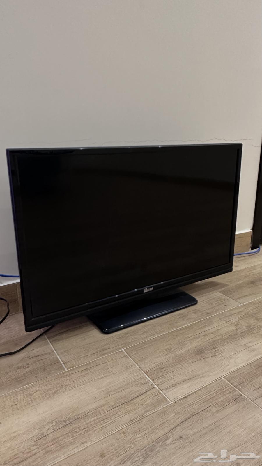 شاشة تلفزيون LED بحجم 3264458393318274110