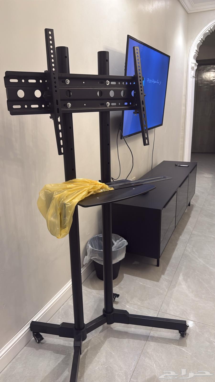 حامله تلفزيون متحركه جديده لم تستخدم64459603569923110
