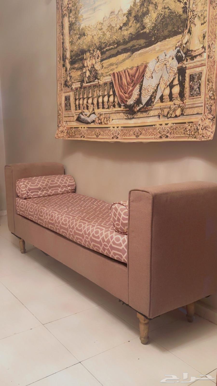 Classic sofa64462923984257110