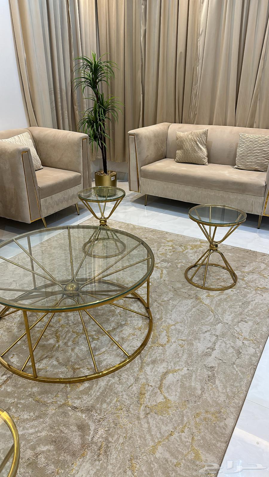 Glass tables64460352171010110