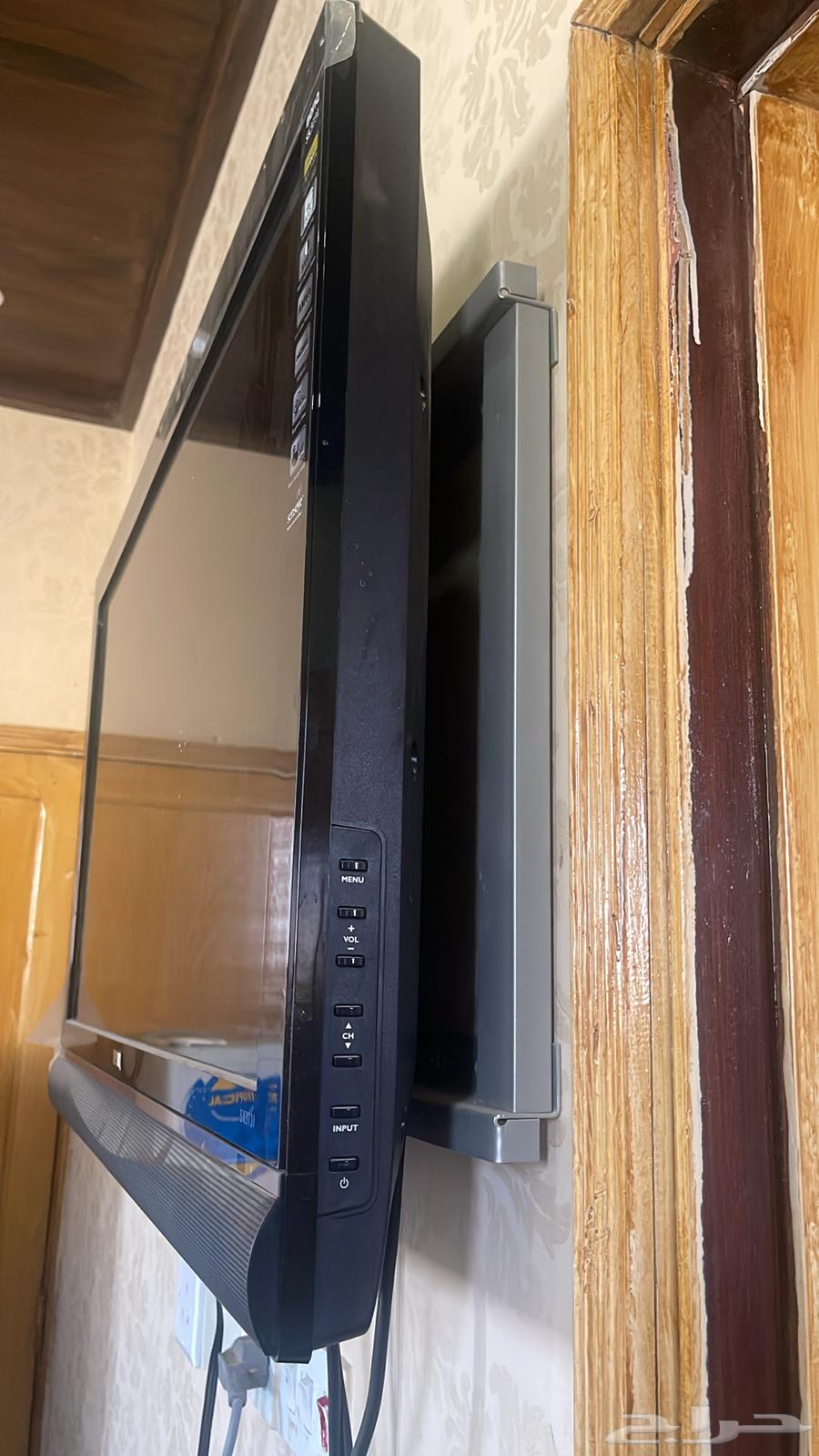 Selling TV with stand, receiver, and its shelf64457309547650111