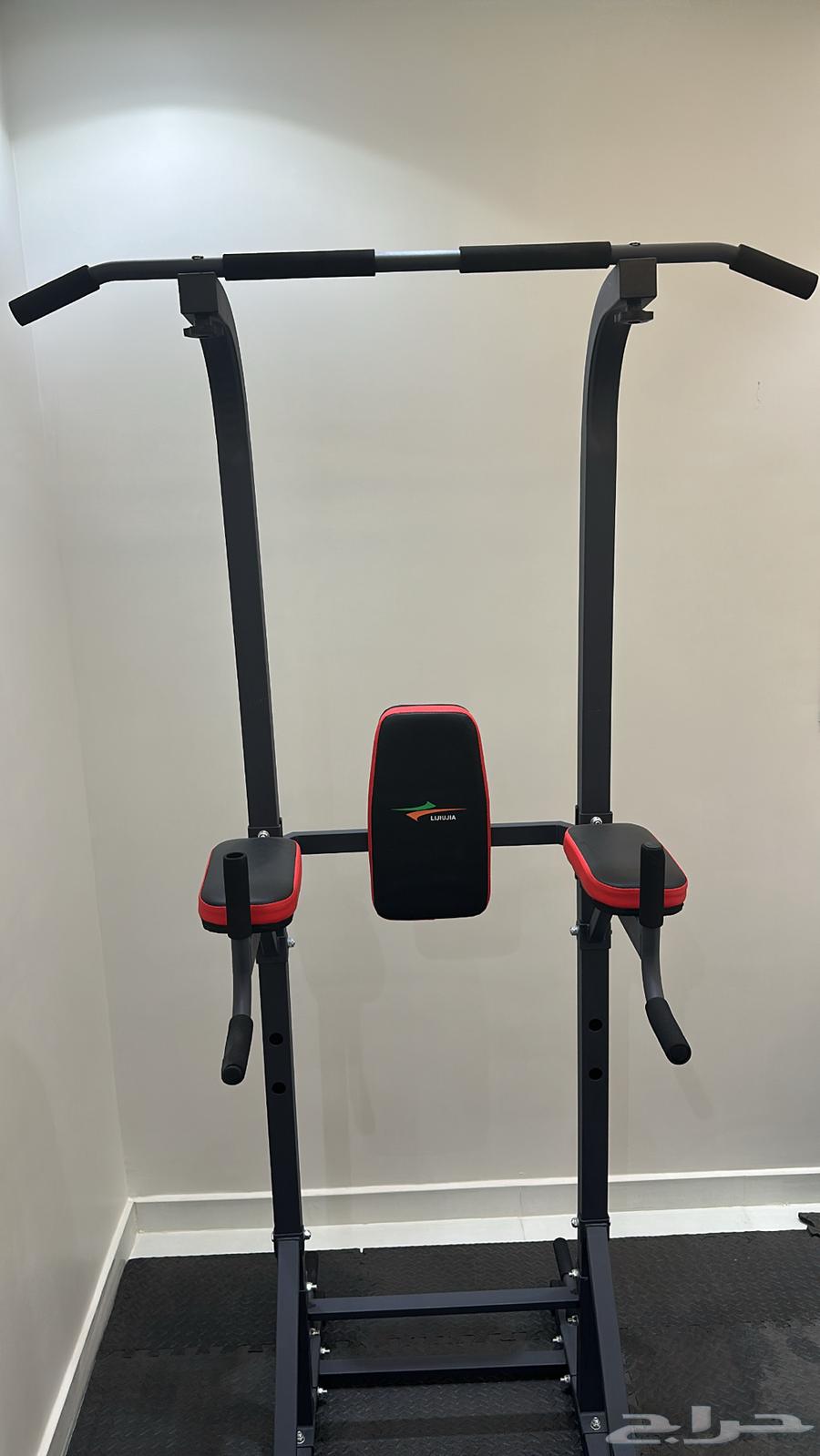 A gym consisting of four devices with their accessories64462308390915113