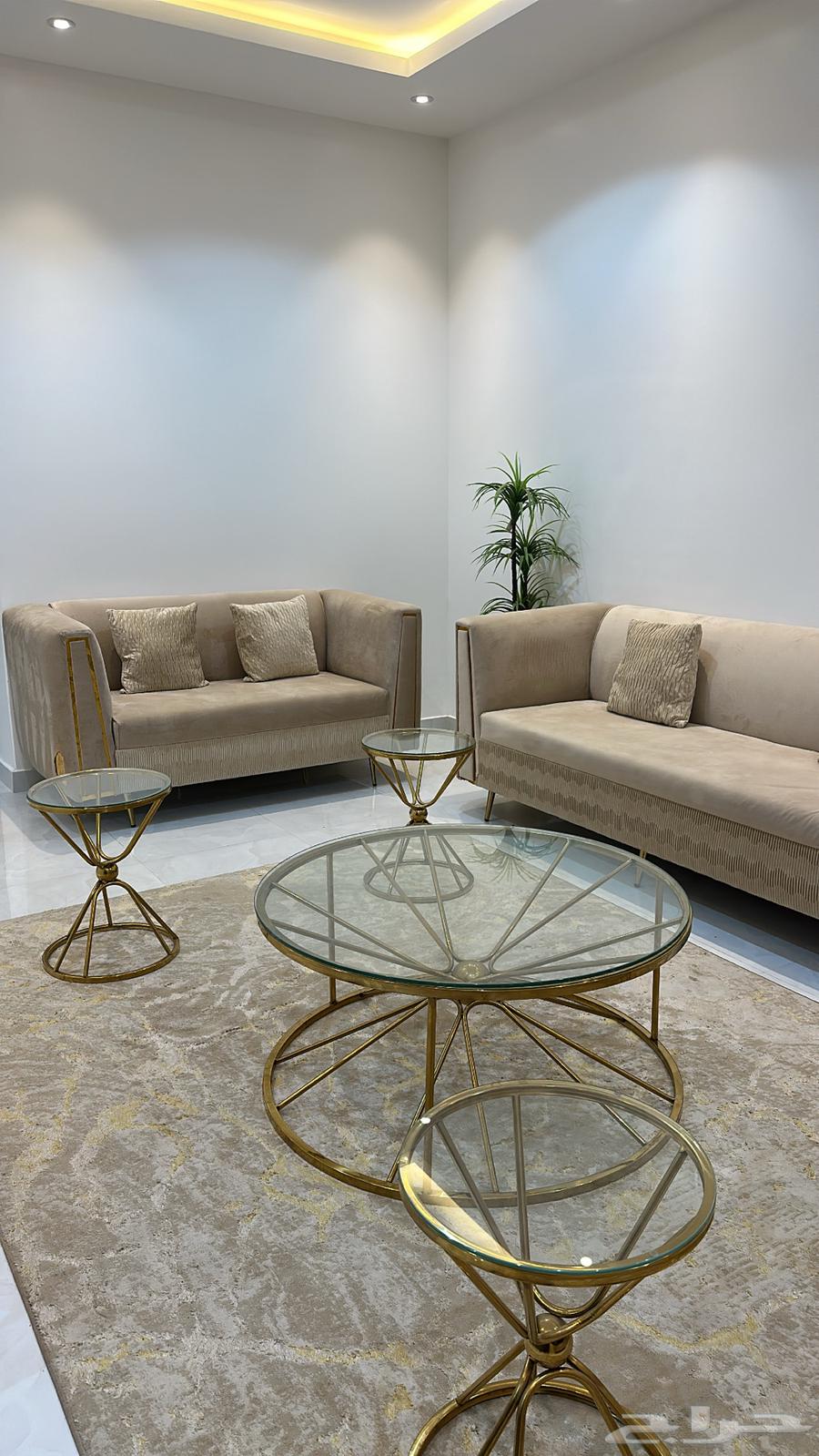 Glass tables64460352171010111