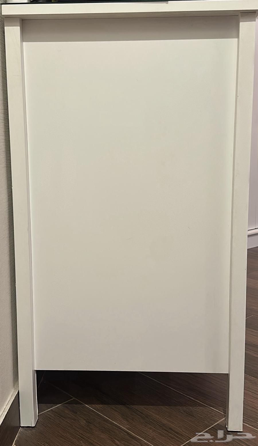 Ikea 3-shelf shelf64457432721281111