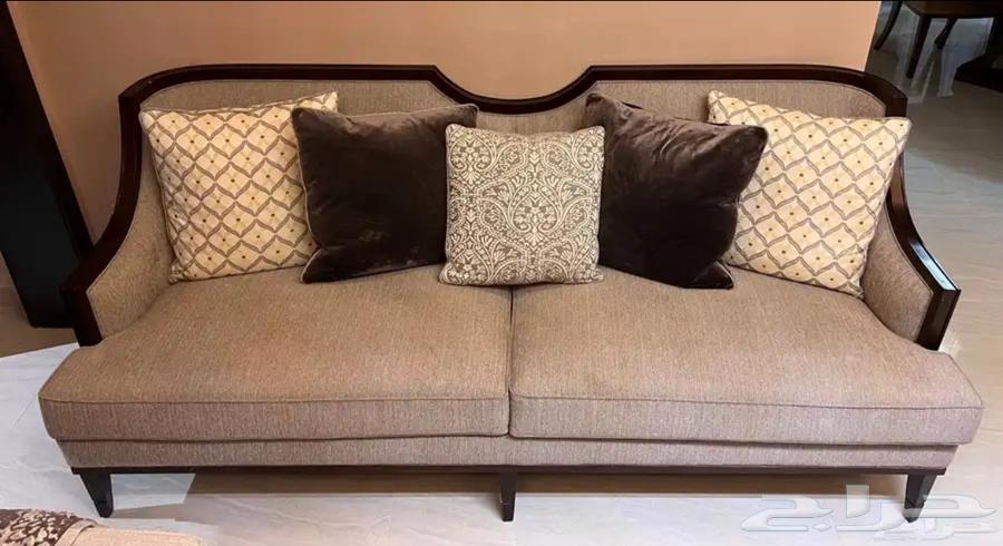 Very clean sofa, barely used64491414730370111
