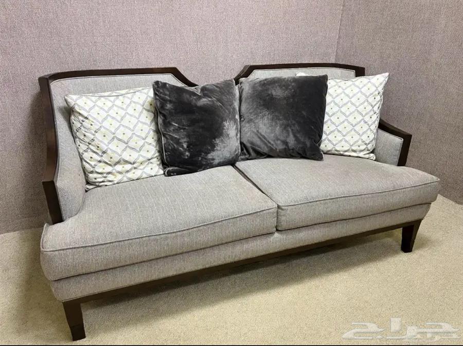 Very clean sofa, barely used64491414730370112