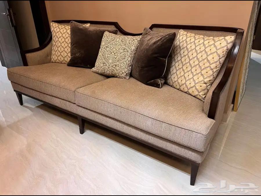Very clean sofa, barely used64491414730370110