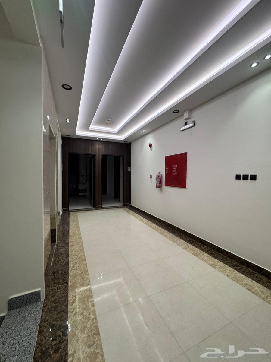 شقه للبيع مع سطح خاص بعماره شغل فاخر تقبل الدعم السكني64142795336194112