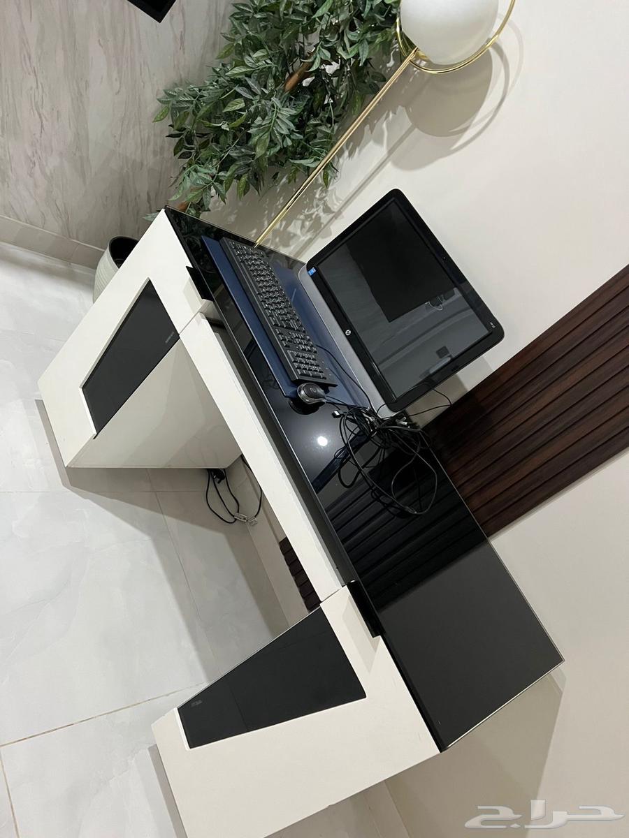 HP desktop computer with table64460926225411114
