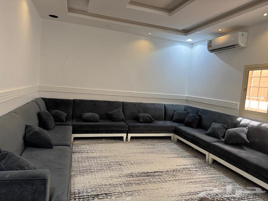 Excellent condition sofa with minimal use64458886373251112