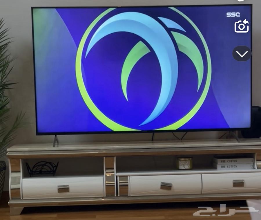 طاوله T.V نظيفه لايوجد بها اي عيوب64458184862721112