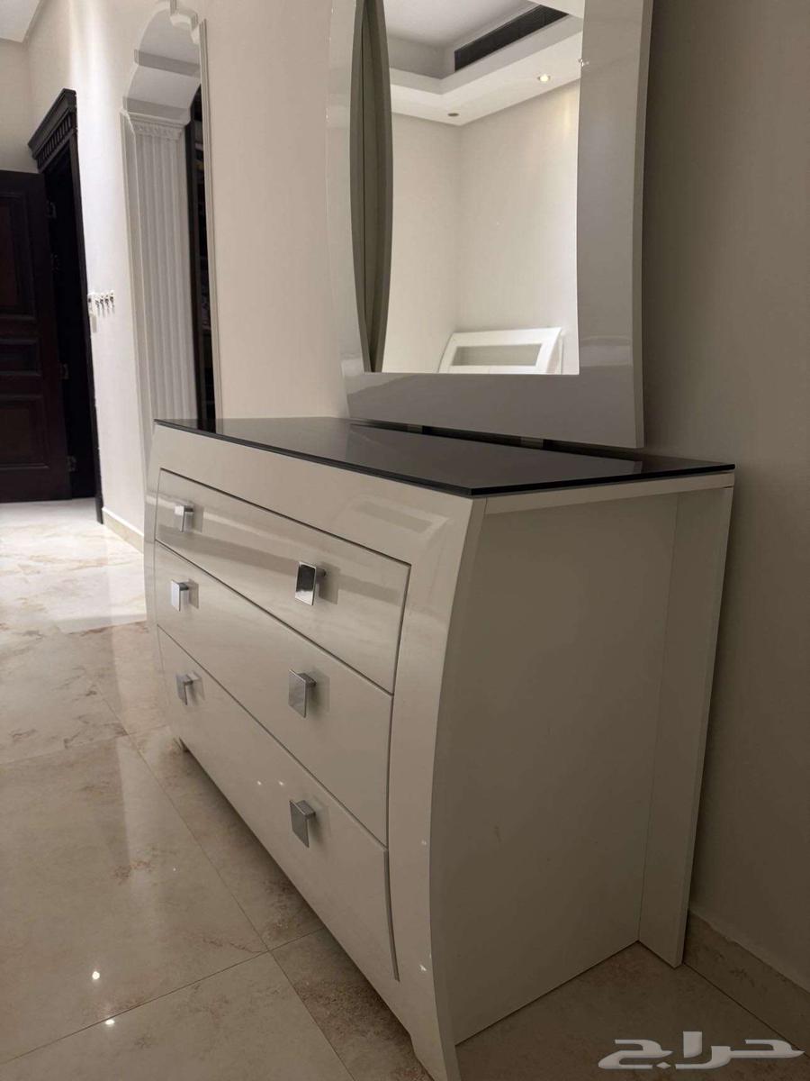 تسريحة وشوفنيرة بحالة جدا ممتازة وجودة عالية جدا64459229399170112