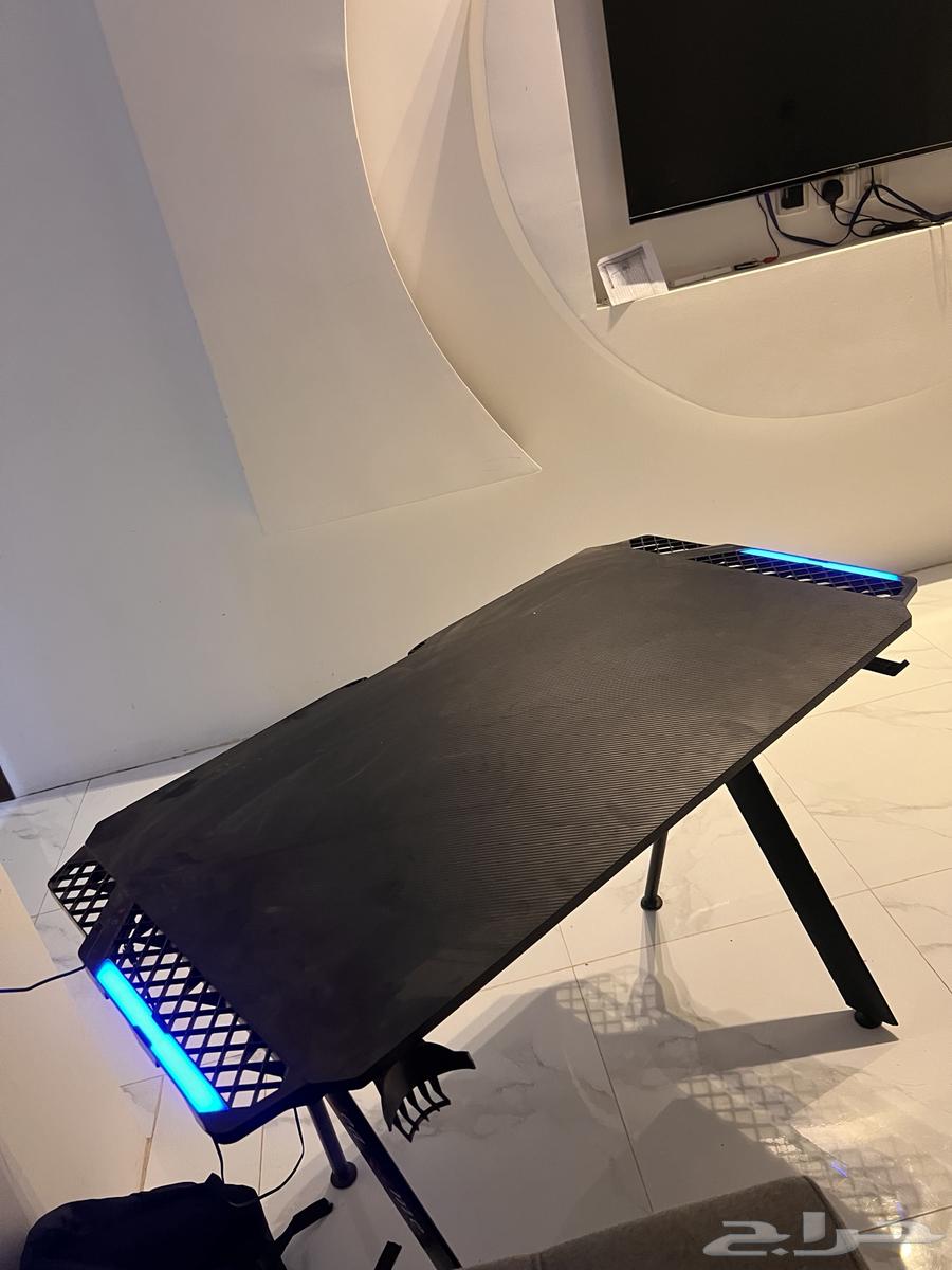 طاوله قيمنق كبيره ومناسبه بيشه64463641400322110