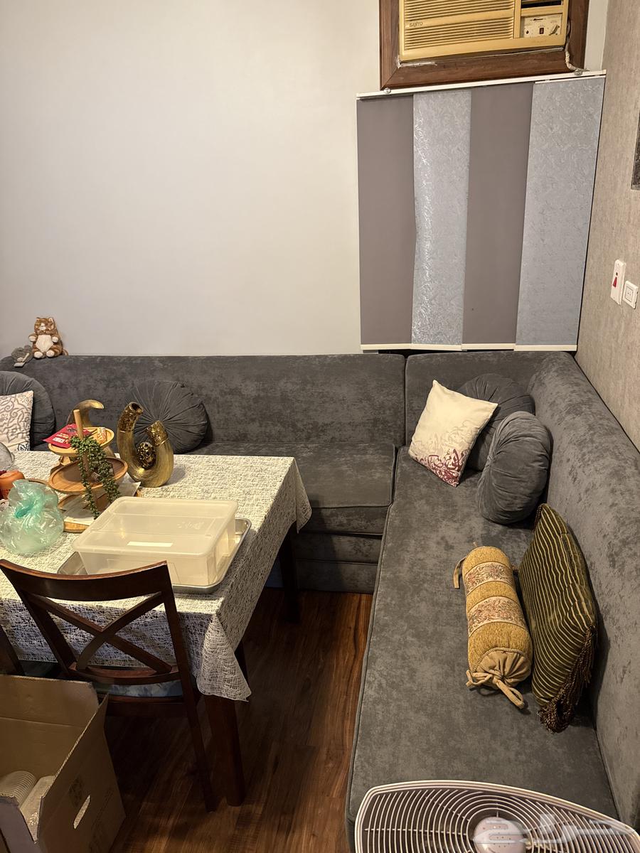 Corner sofa in excellent condition64458826163073110