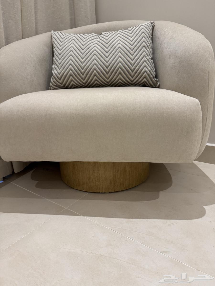 A new sofa with a golden base64460625225857112