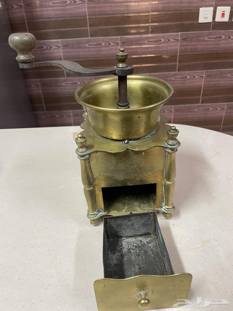 مطحنة يدوية تراثيه قديمه64459983637763110