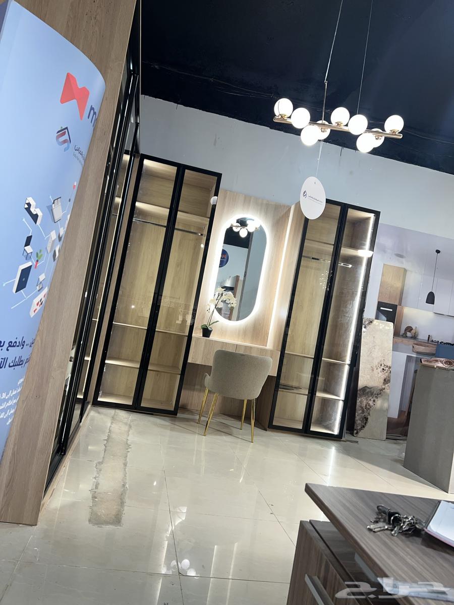 تفصيل خزائن حديثة خشب تيلاندي درجه اولي مع ابواب زجاج واليد64460338526338111