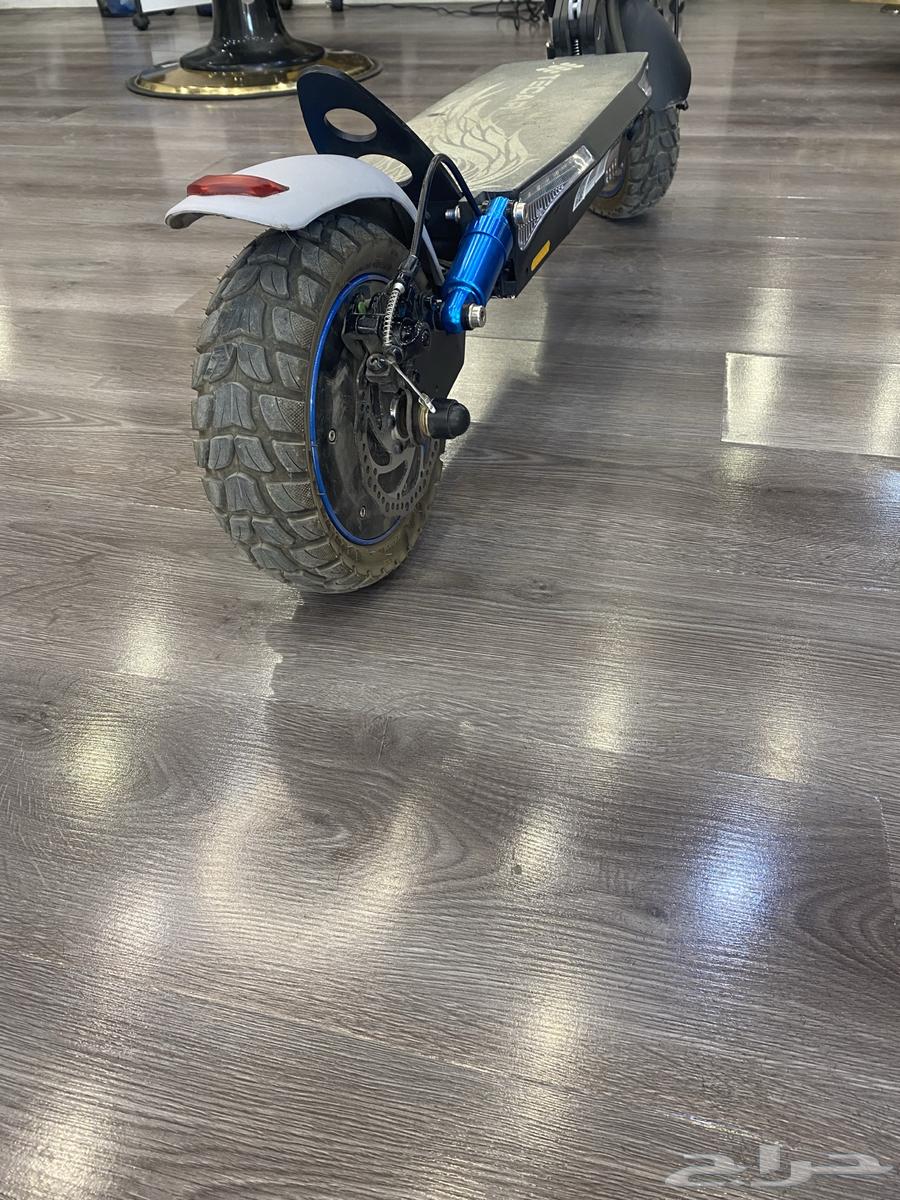 A new electric scooter with a very clean city, its speed is 50 km per hour64460707593985114