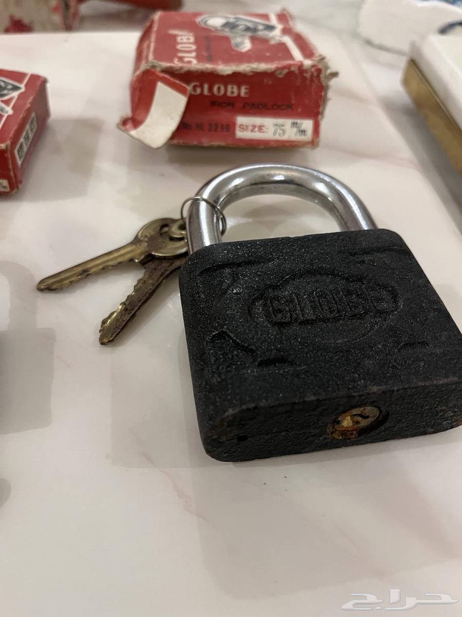 أقفال تراثيه صينيه جديده بكراتينها64457610483969110