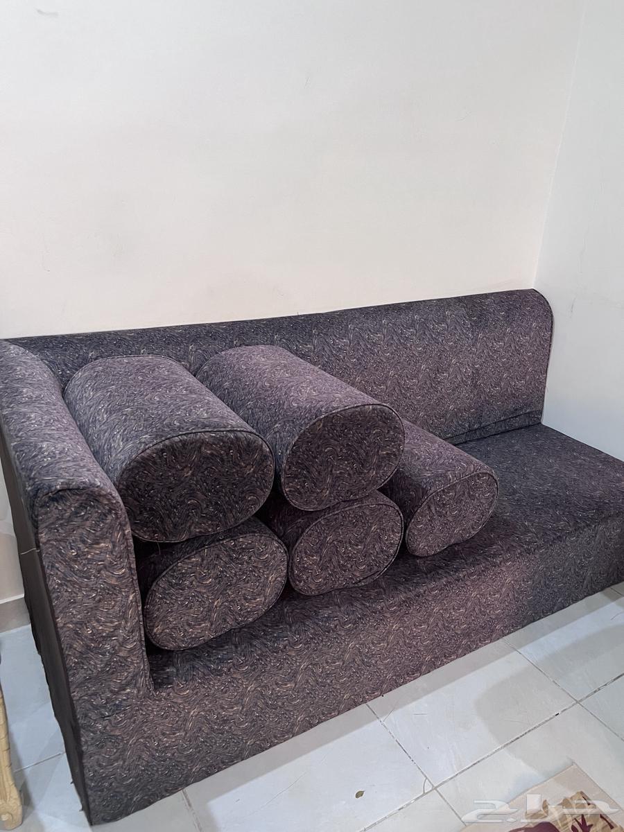 Floor seating64460571144579110