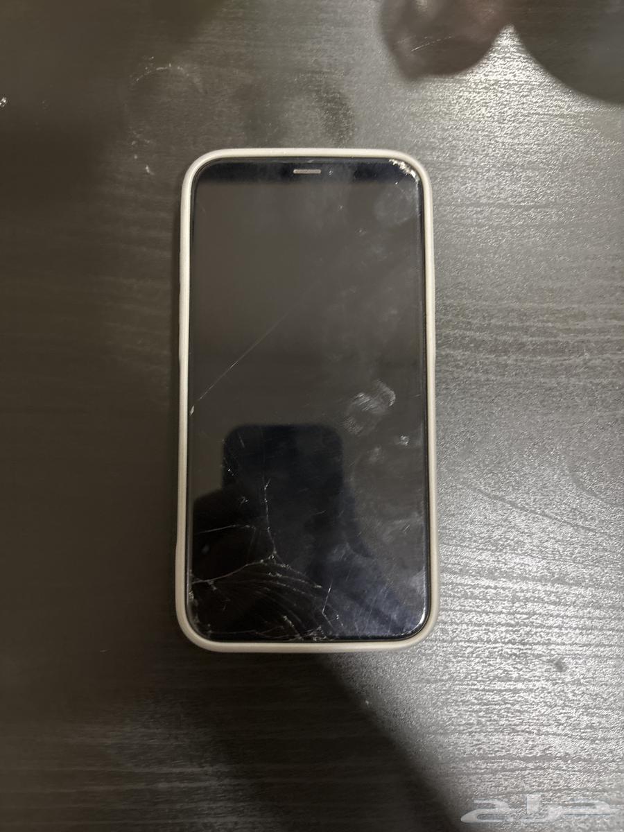iPhone XR phone is clean but the screen is broken64462335679617110