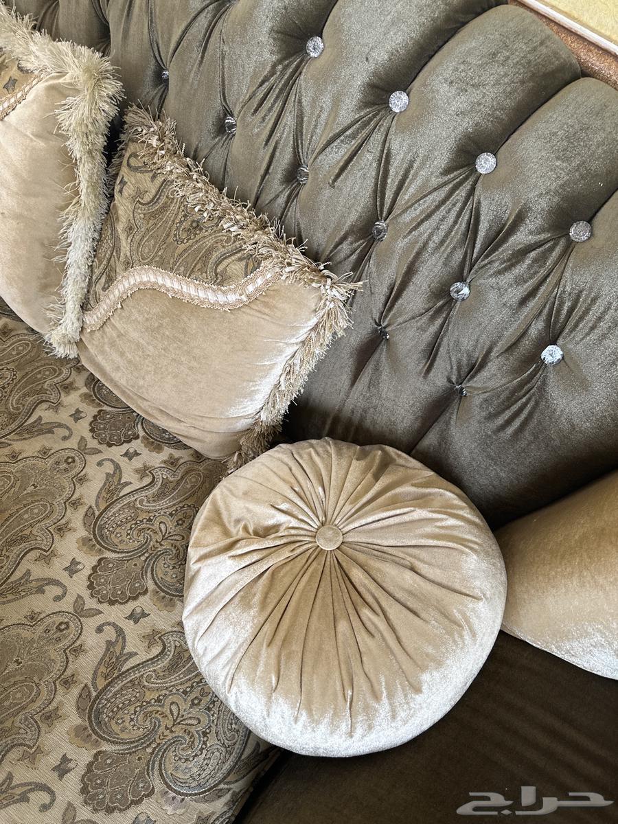 Sofa for sale, semi-new, no damages, comes with glass tables and curtains64461718857603114