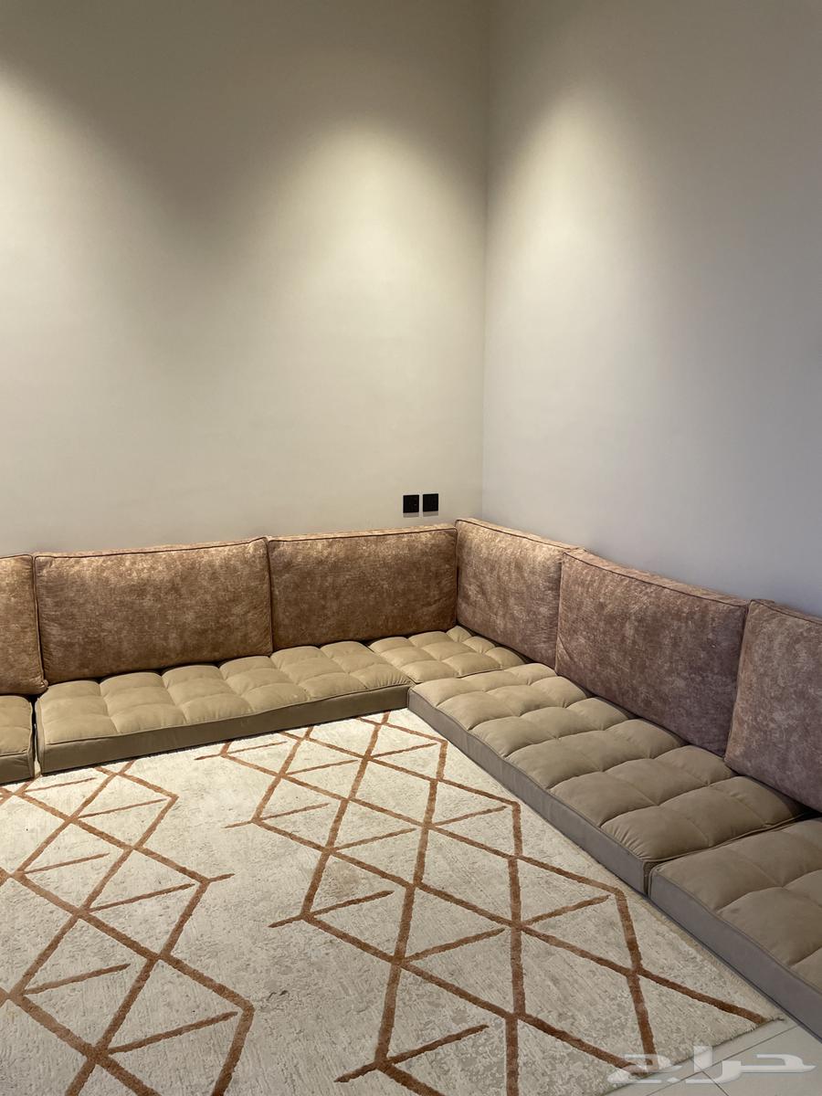 Semi-new floor session with a minor flaw, tailor fixed as shown64461801435395110