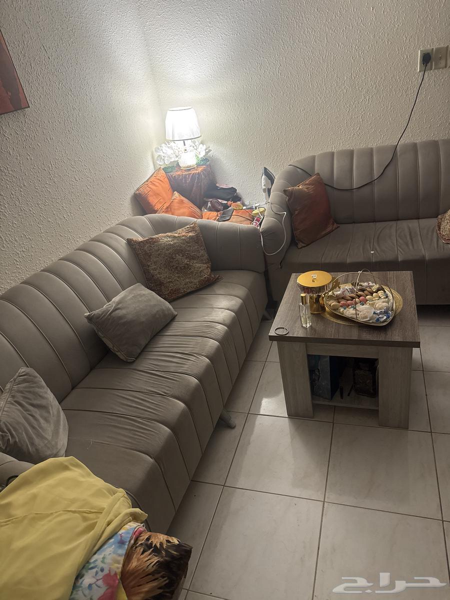 جوز سراير بحاله ممتازه جده وطقم جلوس وجزامه وكراسي عفش كام64462049002115114