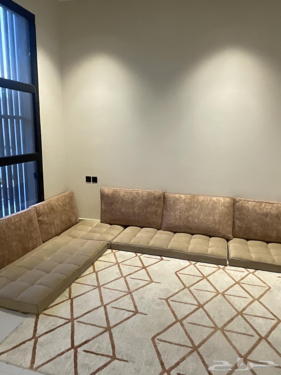 Semi-new floor session with a minor flaw, tailor fixed as shown64461801435395111