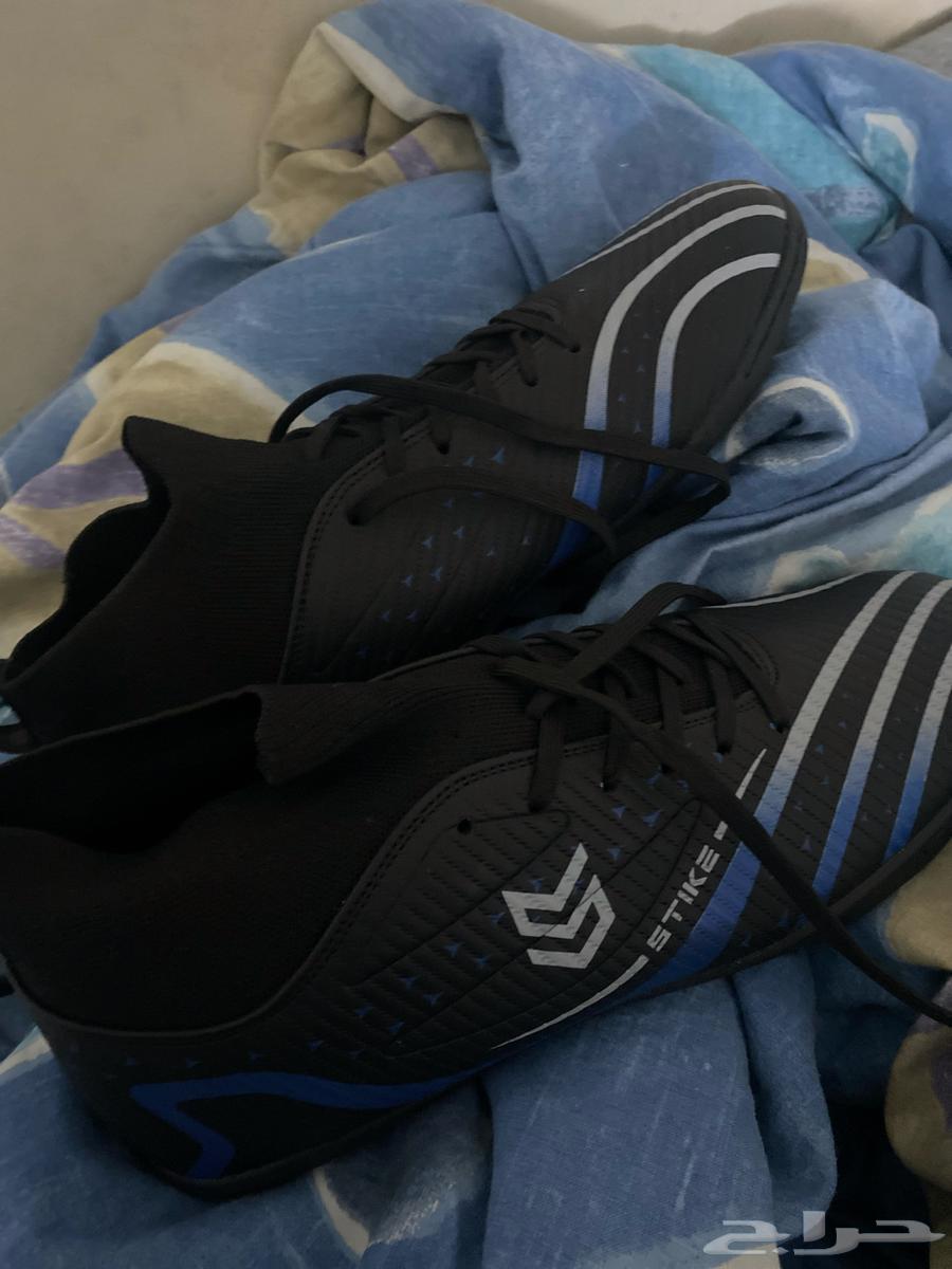 حذيان كوره رياضيه جديده ما لبستها يوم واحد سبب البيع تحت64463517990018110