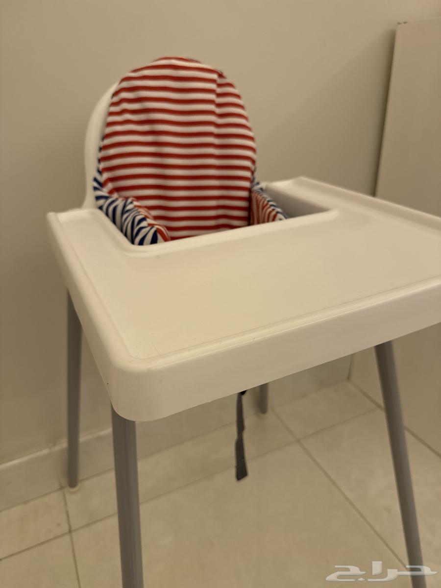 كرسي ايكيا للأطفال بحاله ممتازه جدا  مع لباد الظهر64463889172481110