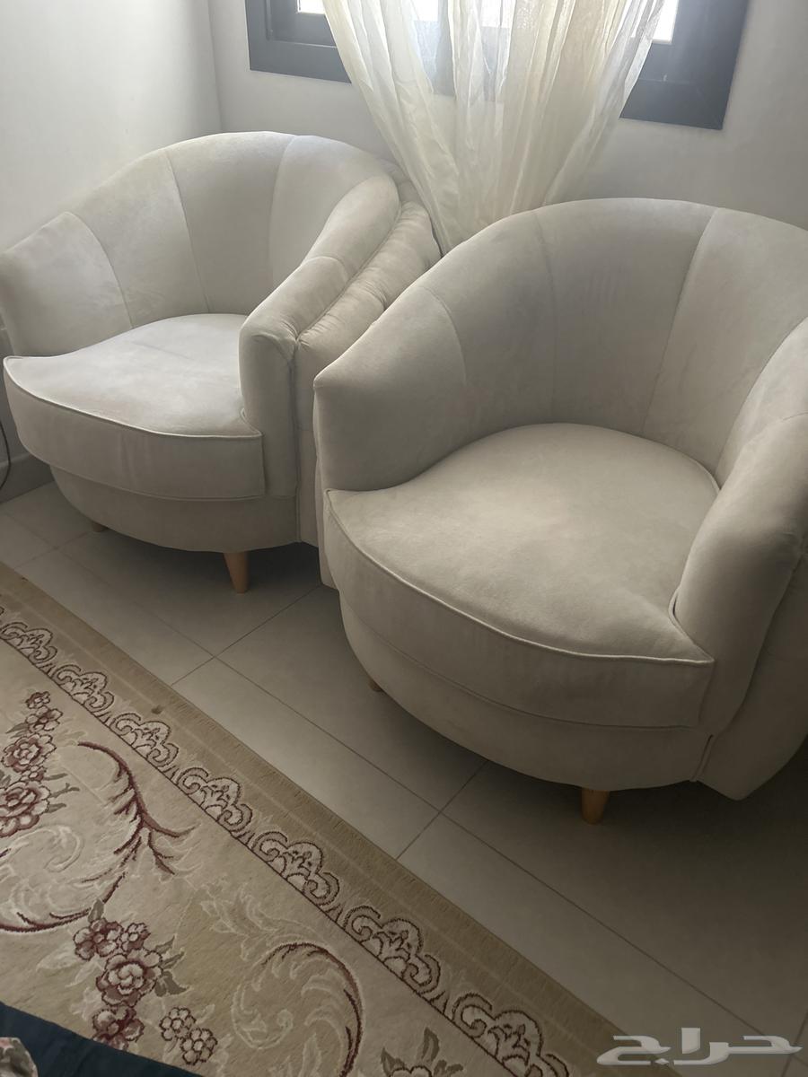 Bed, dresser, and two nightstands 264460926248577112