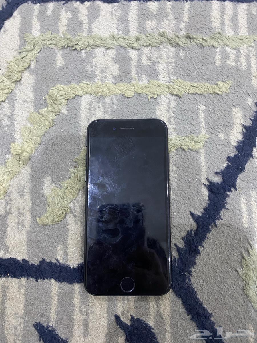 iPhone 764462376378498114