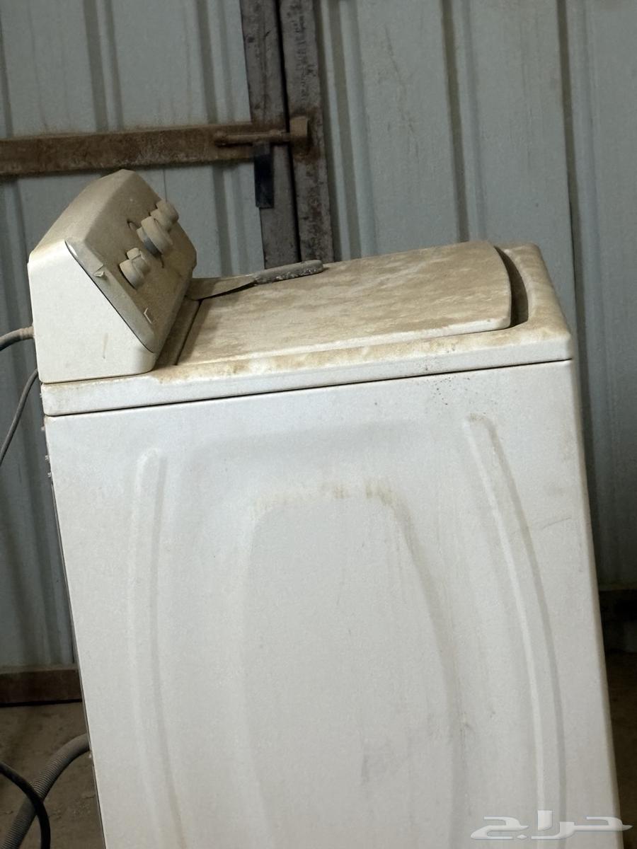 Washing machine and table64461952936579110