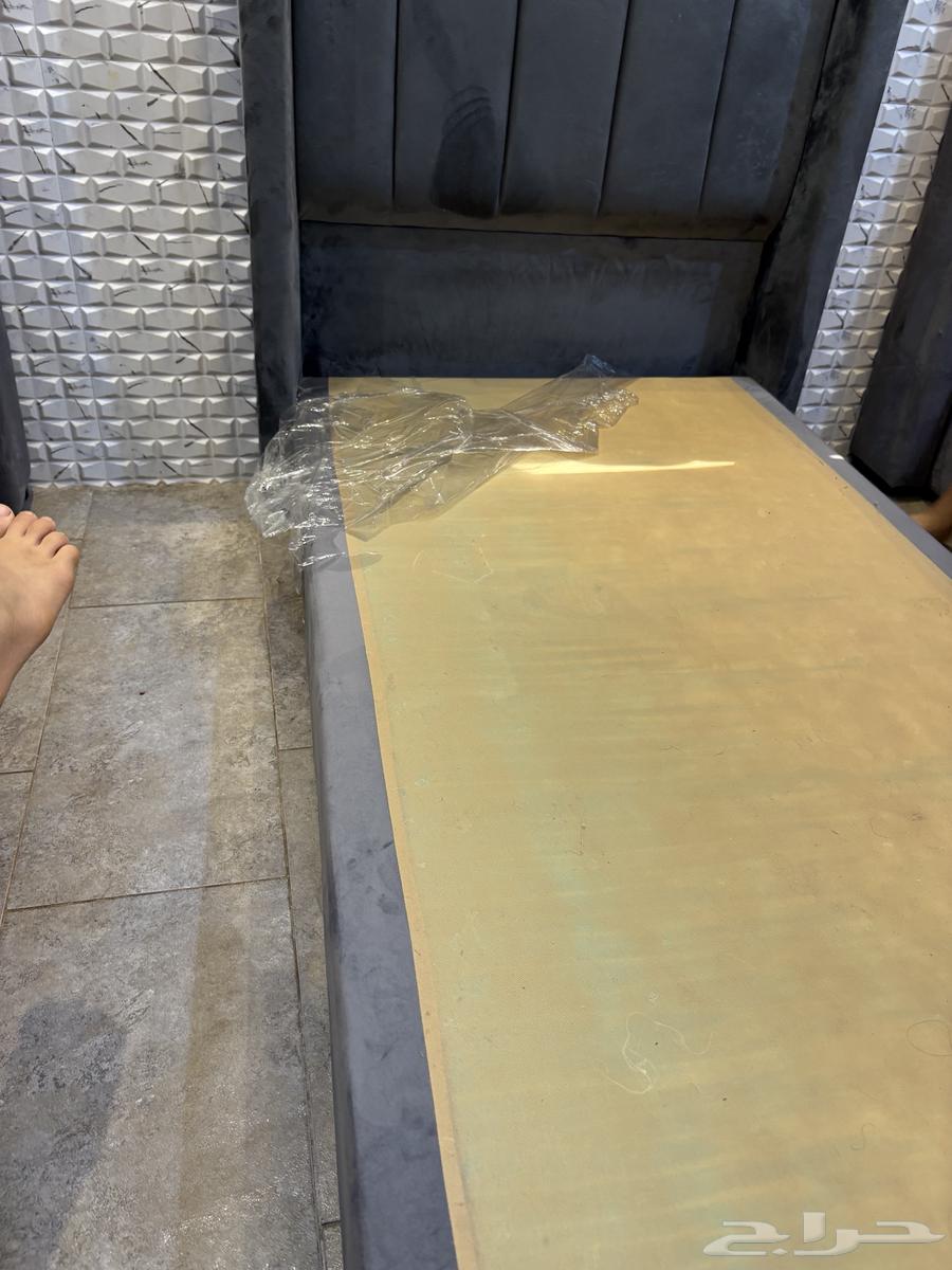 3 أسرة بحالة نظيفة جدا64438565228291112