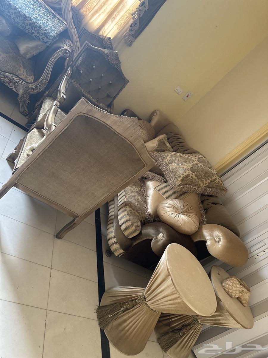 Sofa for sale, semi-new, no damages, comes with glass tables and curtains64461718857603110