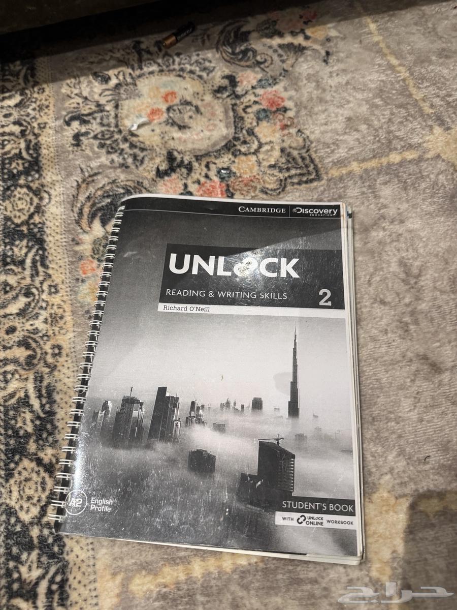 للبيع  كتابين Unlock A2 إنجليزي   شبه جديدة64457473606659111